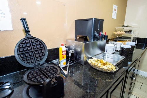 Rodeway Inn Central Colorado Springs image 10