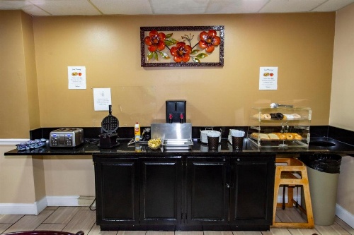 Rodeway Inn Central Colorado Springs image 12