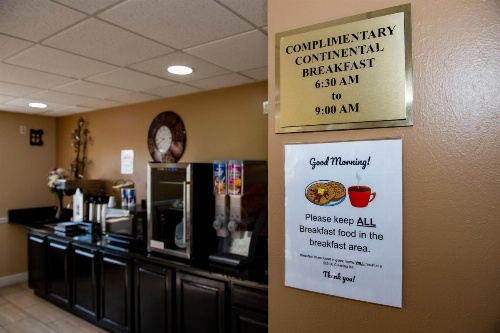 Rodeway Inn Central Colorado Springs image 17