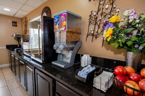 Rodeway Inn Central Colorado Springs image 18