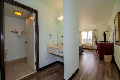 Rodeway Inn Central Colorado Springs image 28